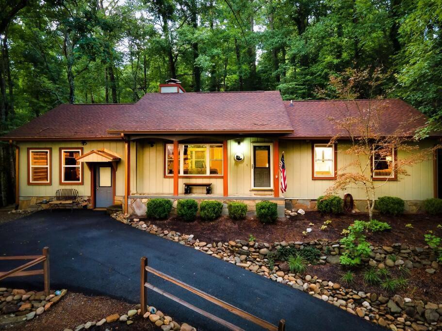 Beautiful Chalet With Fireplace And Large Game Room 개틀린버그 외부 사진