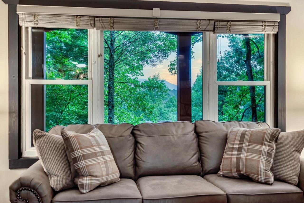Beautiful Chalet With Fireplace And Large Game Room 개틀린버그 외부 사진