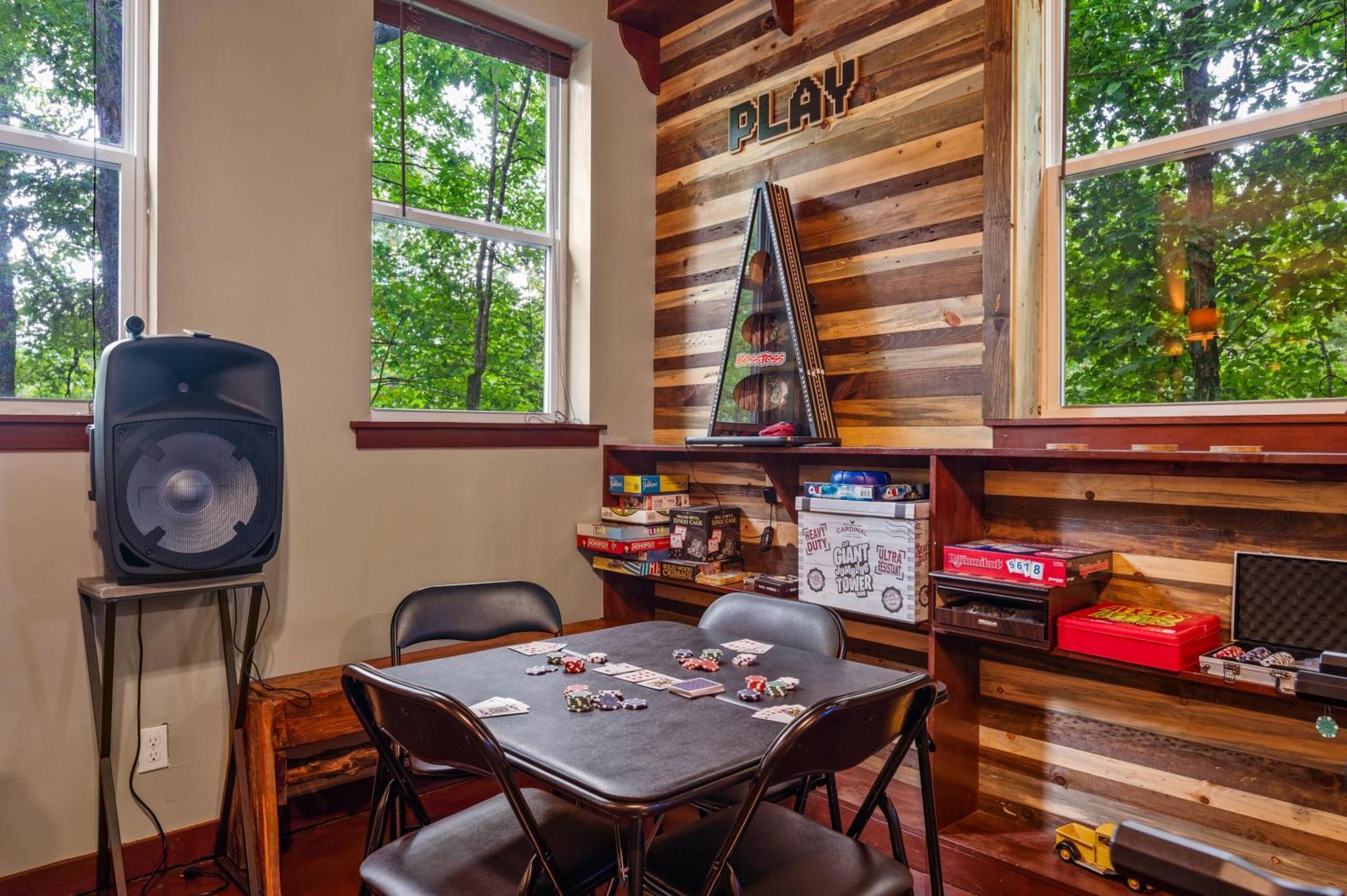 Beautiful Chalet With Fireplace And Large Game Room 개틀린버그 외부 사진