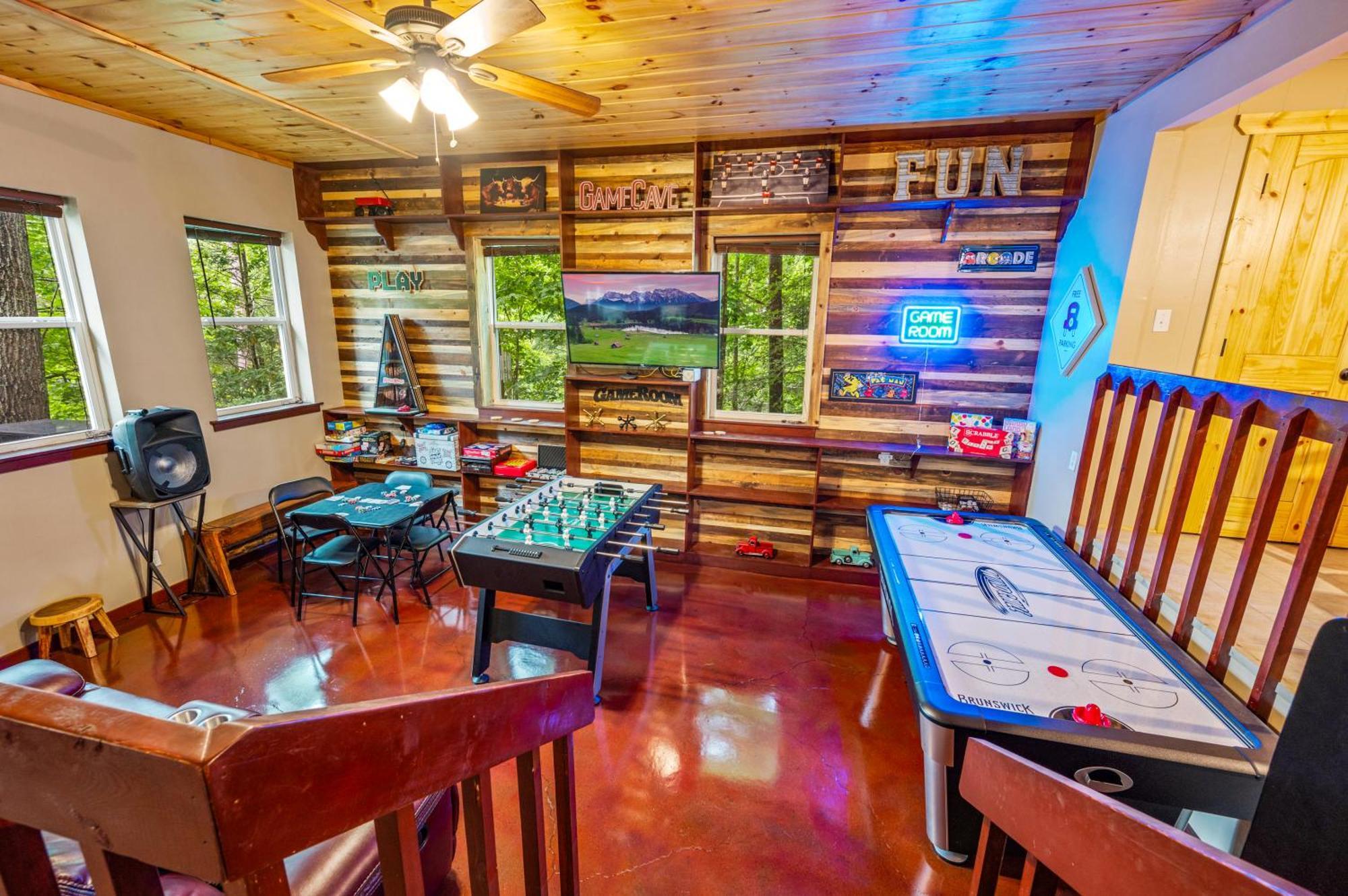 Beautiful Chalet With Fireplace And Large Game Room 개틀린버그 외부 사진