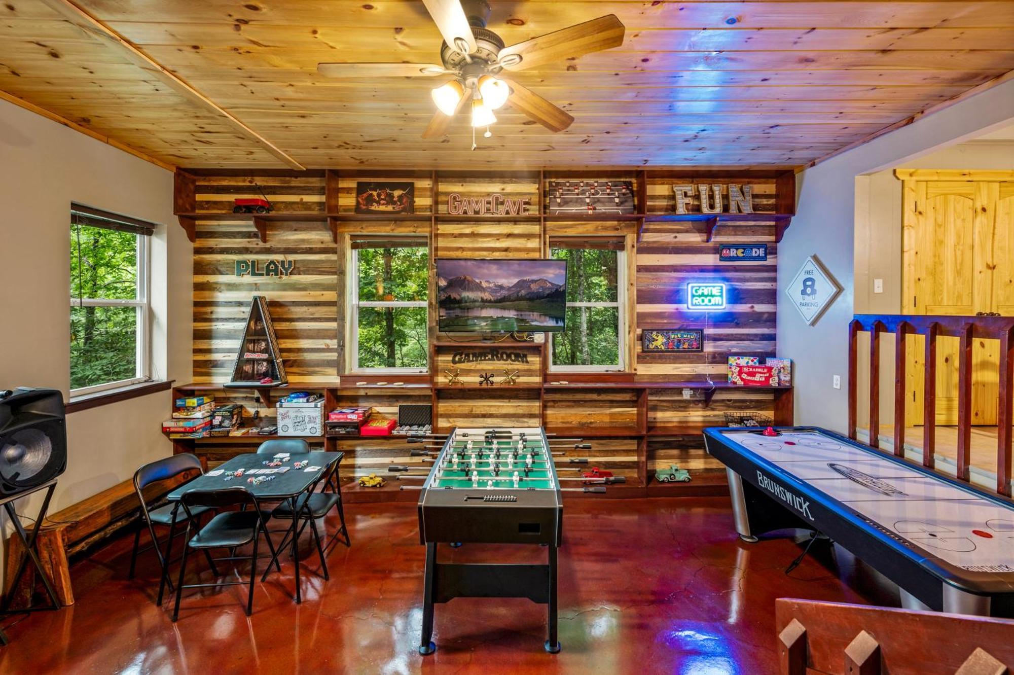 Beautiful Chalet With Fireplace And Large Game Room 개틀린버그 외부 사진