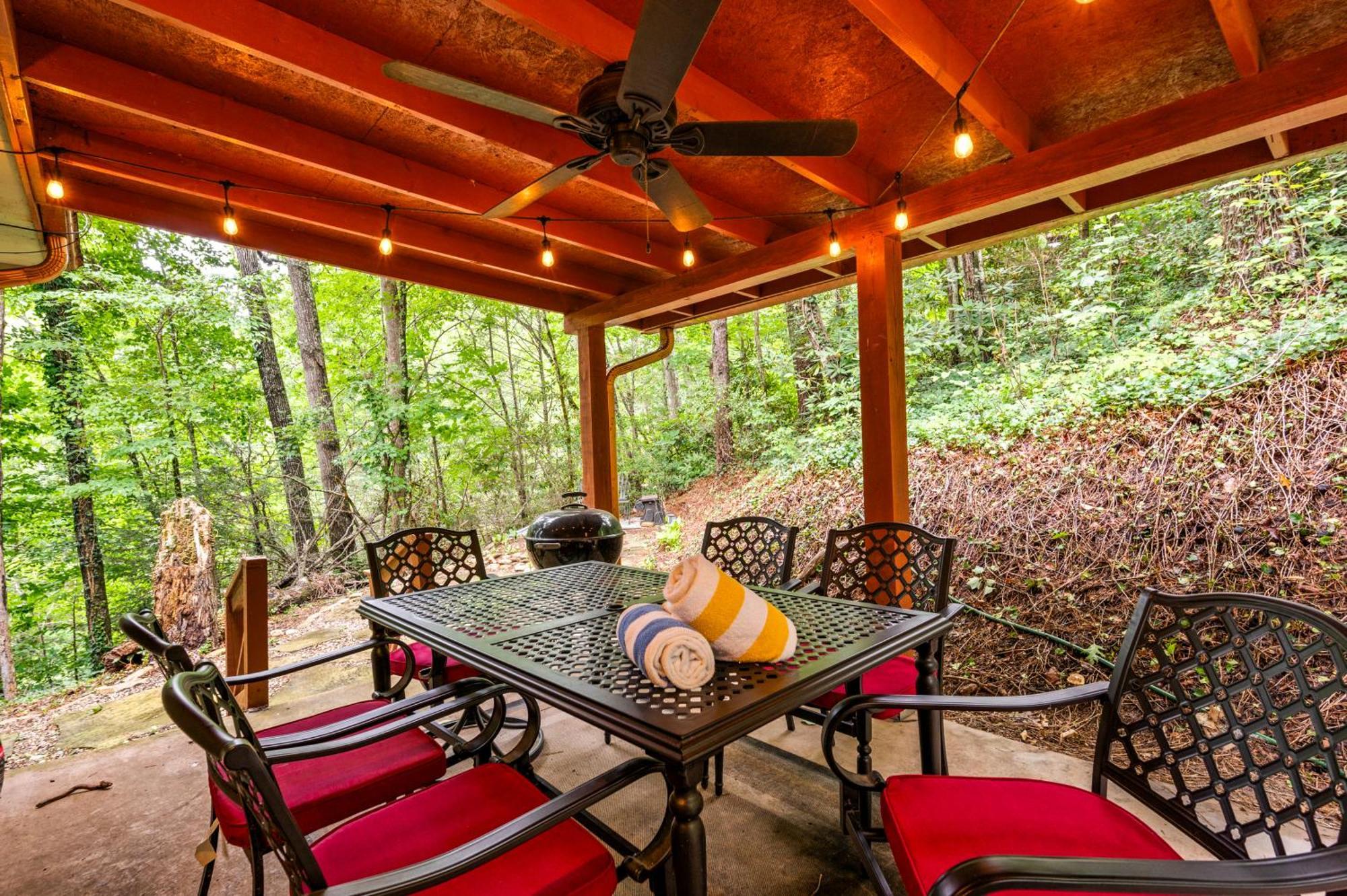 Beautiful Chalet With Fireplace And Large Game Room 개틀린버그 외부 사진