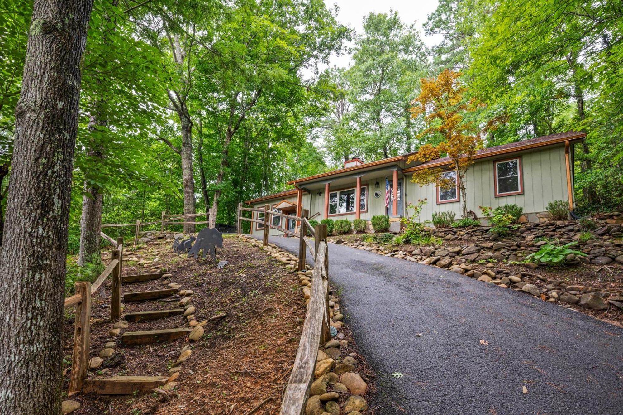 Beautiful Chalet With Fireplace And Large Game Room 개틀린버그 외부 사진