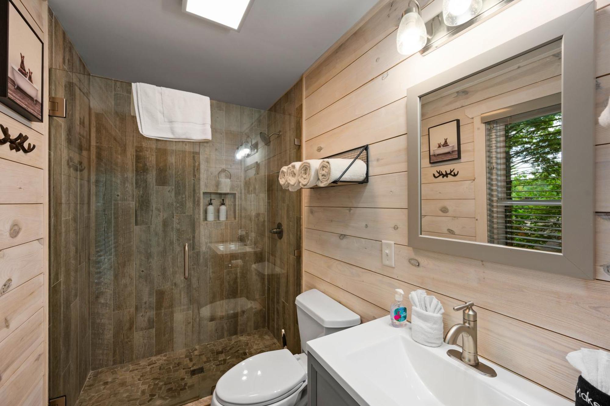 Beautiful Chalet With Fireplace And Large Game Room 개틀린버그 외부 사진