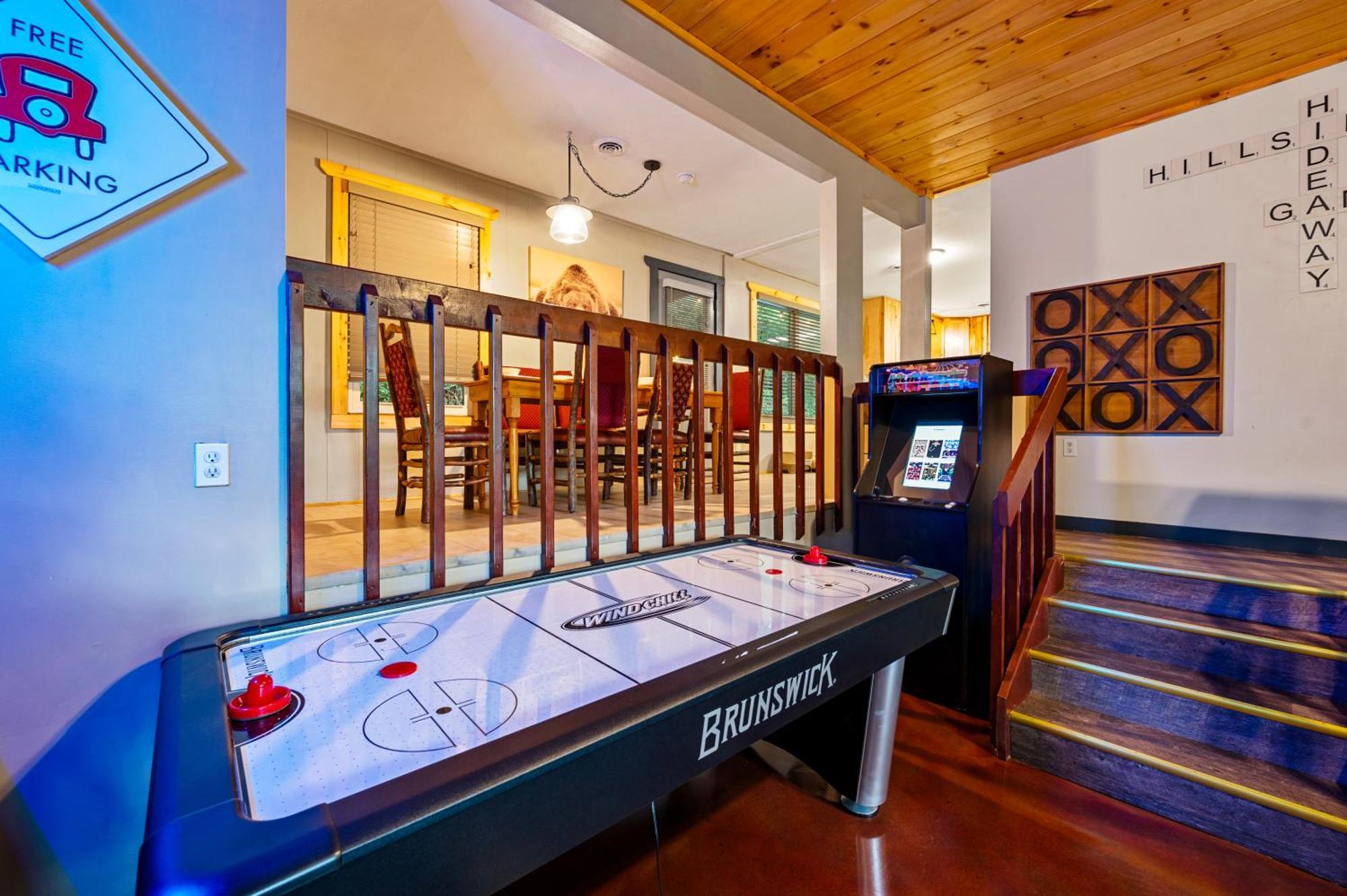 Beautiful Chalet With Fireplace And Large Game Room 개틀린버그 외부 사진