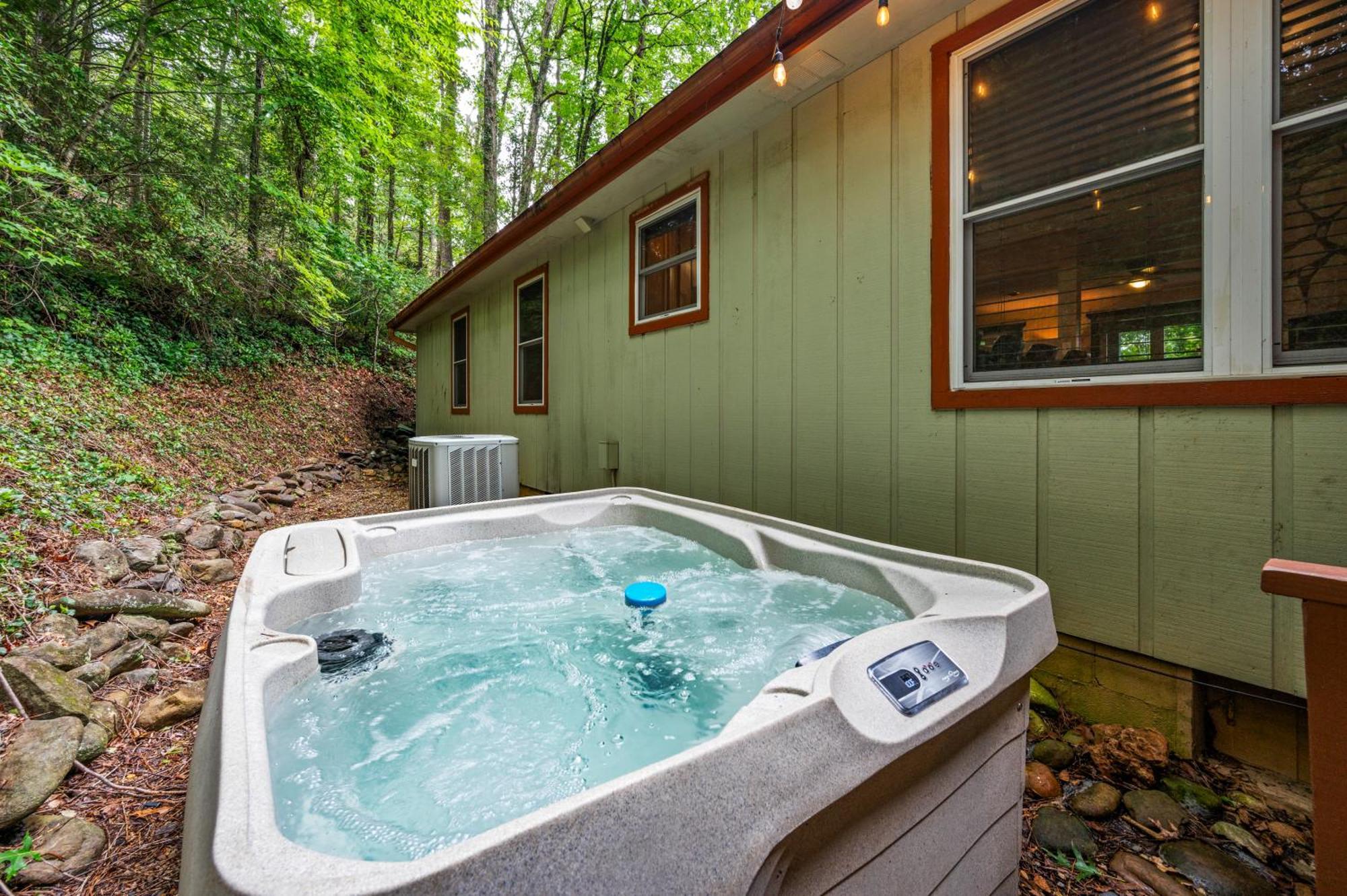Beautiful Chalet With Fireplace And Large Game Room 개틀린버그 외부 사진
