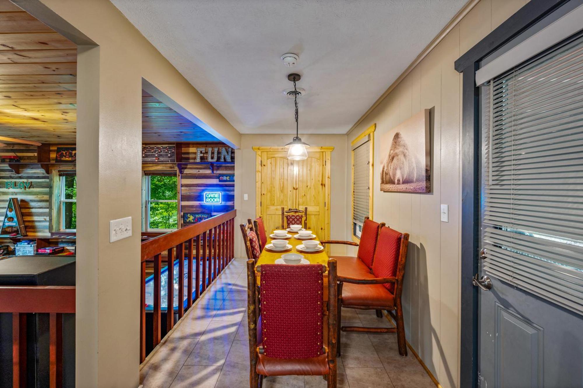 Beautiful Chalet With Fireplace And Large Game Room 개틀린버그 외부 사진